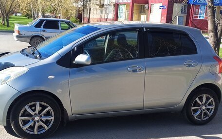 Toyota Yaris III рестайлинг, 2008 год, 700 000 рублей, 2 фотография