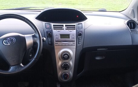 Toyota Yaris III рестайлинг, 2008 год, 700 000 рублей, 7 фотография