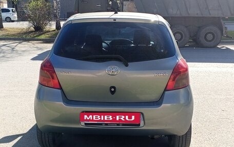 Toyota Yaris III рестайлинг, 2008 год, 700 000 рублей, 4 фотография