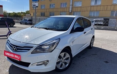 Hyundai Solaris II рестайлинг, 2014 год, 850 000 рублей, 2 фотография