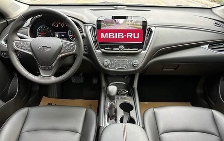 Chevrolet Malibu IX, 2022 год, 2 100 000 рублей, 10 фотография