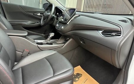 Chevrolet Malibu IX, 2022 год, 2 100 000 рублей, 12 фотография