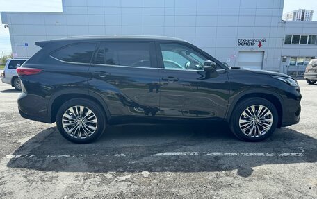 Toyota Highlander, 2024 год, 5 990 000 рублей, 4 фотография
