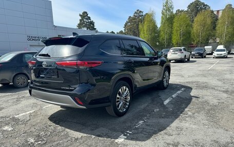 Toyota Highlander, 2024 год, 5 990 000 рублей, 5 фотография