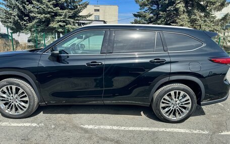 Toyota Highlander, 2024 год, 5 990 000 рублей, 8 фотография