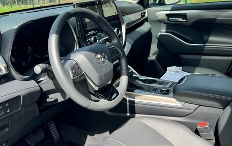 Toyota Highlander, 2024 год, 5 990 000 рублей, 12 фотография