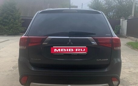 Mitsubishi Outlander III рестайлинг 3, 2016 год, 1 870 000 рублей, 3 фотография