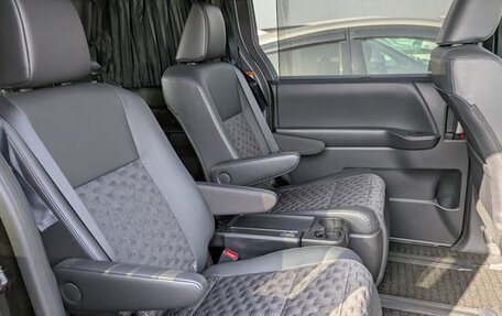 Toyota Voxy, 2022 год, 2 550 000 рублей, 6 фотография