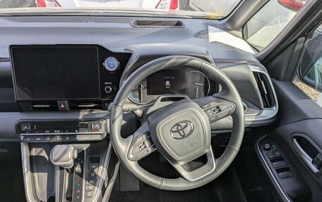 Toyota Voxy, 2022 год, 2 550 000 рублей, 9 фотография