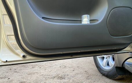 Toyota Land Cruiser Prado 120 рестайлинг, 2006 год, 1 900 000 рублей, 29 фотография