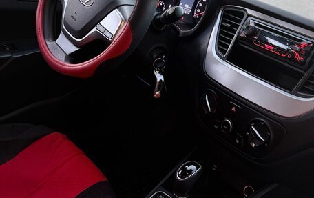 Hyundai Solaris II рестайлинг, 2018 год, 850 000 рублей, 3 фотография