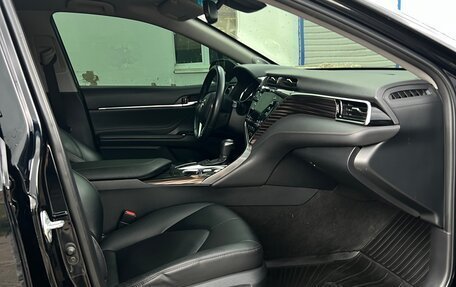 Toyota Camry, 2020 год, 3 650 000 рублей, 10 фотография
