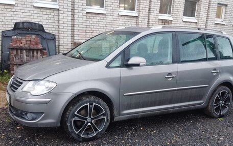 Volkswagen Touran III, 2007 год, 399 000 рублей, 3 фотография