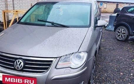 Volkswagen Touran III, 2007 год, 399 000 рублей, 2 фотография
