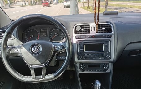 Volkswagen Polo VI (EU Market), 2015 год, 900 000 рублей, 2 фотография
