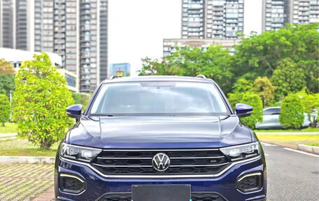 Volkswagen T-Roc I, 2022 год, 1 600 000 рублей, 2 фотография