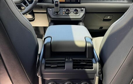 Land Rover Defender II, 2025 год, 33 900 000 рублей, 23 фотография