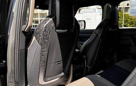 Land Rover Defender II, 2025 год, 33 900 000 рублей, 22 фотография