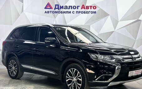 Mitsubishi Outlander III рестайлинг 3, 2016 год, 1 600 000 рублей, 3 фотография