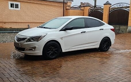 Hyundai Solaris II рестайлинг, 2015 год, 990 000 рублей, 3 фотография