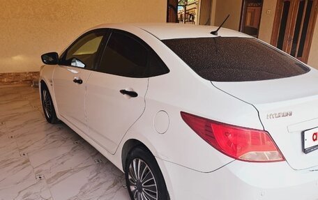 Hyundai Solaris II рестайлинг, 2015 год, 990 000 рублей, 2 фотография