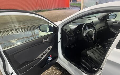 Hyundai Solaris II рестайлинг, 2015 год, 990 000 рублей, 14 фотография