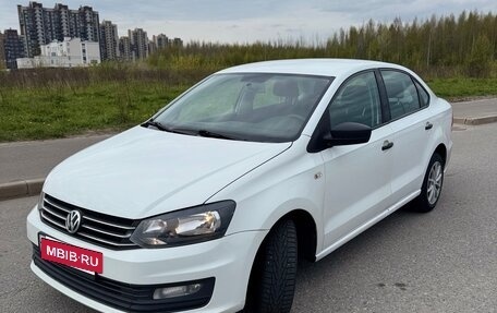 Volkswagen Polo VI (EU Market), 2017 год, 990 000 рублей, 2 фотография