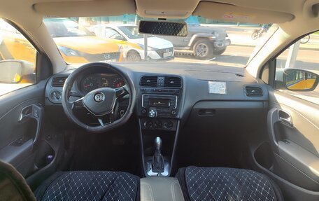 Volkswagen Polo VI (EU Market), 2015 год, 400 000 рублей, 2 фотография