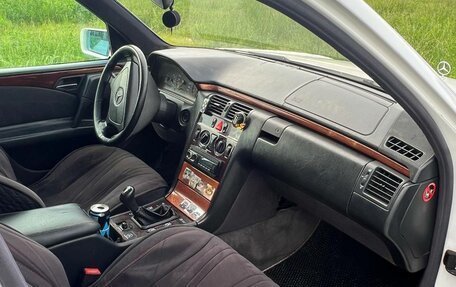 Mercedes-Benz E-Класс, 1997 год, 380 000 рублей, 8 фотография