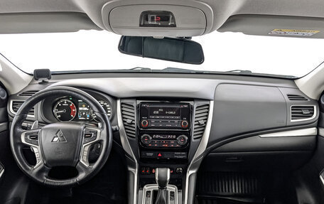 Mitsubishi Pajero Sport III рестайлинг, 2019 год, 3 250 000 рублей, 14 фотография