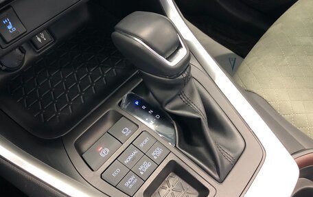 Toyota RAV4, 2023 год, 4 890 000 рублей, 12 фотография