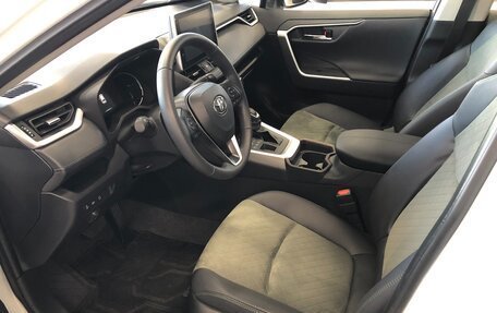 Toyota RAV4, 2023 год, 4 890 000 рублей, 18 фотография