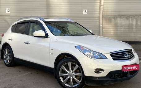 Infiniti QX50 I рестайлинг, 2015 год, 1 639 000 рублей, 3 фотография