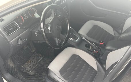 Volkswagen Jetta VI, 2011 год, 1 220 000 рублей, 8 фотография