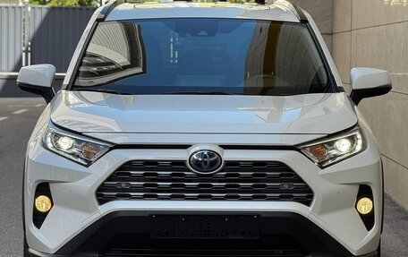 Toyota RAV4, 2022 год, 2 620 000 рублей, 2 фотография