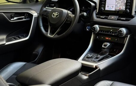 Toyota RAV4, 2022 год, 2 620 000 рублей, 5 фотография