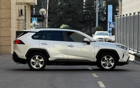 Toyota RAV4, 2022 год, 2 620 000 рублей, 4 фотография