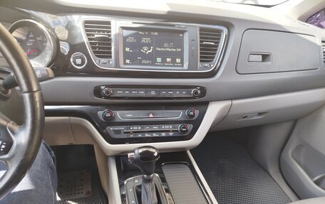 KIA Carnival III, 2015 год, 2 450 000 рублей, 20 фотография