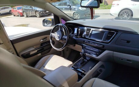 KIA Carnival III, 2015 год, 2 450 000 рублей, 35 фотография