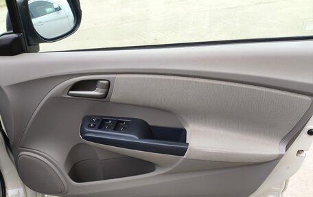 Honda Insight II рестайлинг, 2010 год, 1 100 000 рублей, 23 фотография