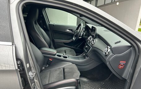 Mercedes-Benz GLA, 2018 год, 3 200 000 рублей, 12 фотография