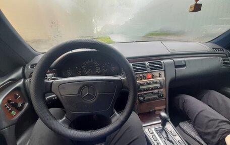 Mercedes-Benz E-Класс, 1996 год, 600 000 рублей, 10 фотография
