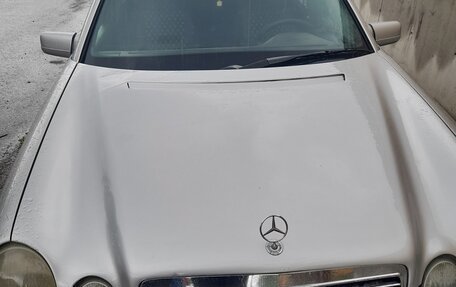 Mercedes-Benz E-Класс, 1996 год, 600 000 рублей, 12 фотография