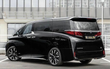 Toyota Alphard, 2023 год, 13 490 000 рублей, 4 фотография