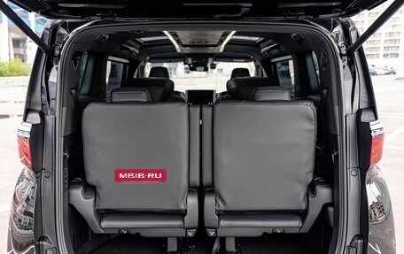 Toyota Alphard, 2023 год, 13 490 000 рублей, 24 фотография