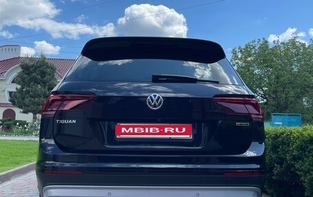 Volkswagen Tiguan II, 2020 год, 3 990 000 рублей, 3 фотография