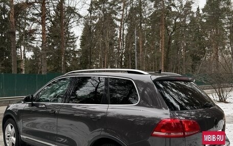 Volkswagen Touareg III, 2011 год, 1 750 000 рублей, 2 фотография