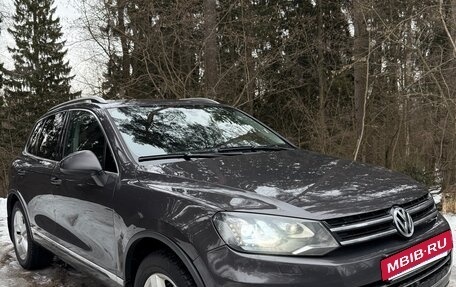 Volkswagen Touareg III, 2011 год, 1 750 000 рублей, 3 фотография