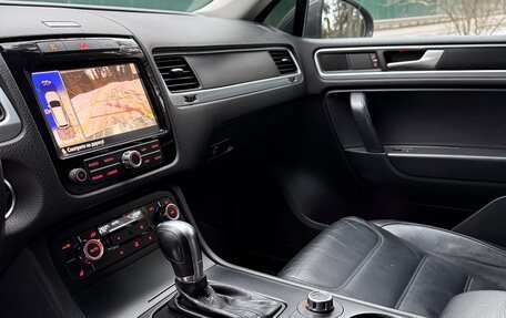Volkswagen Touareg III, 2011 год, 1 750 000 рублей, 10 фотография