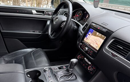 Volkswagen Touareg III, 2011 год, 1 750 000 рублей, 15 фотография